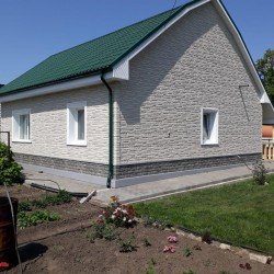 ФАСАДНАЯ ПАНЕЛЬ КАМЕНЬ СКАЛИСТЫЙ ЭКО КРЕМОВЫЙ 1100х430мм АЛЬТА-ПРОФИЛЬ